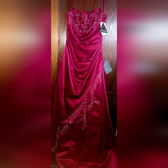 Prom / Formal Dress - Picture 2 of 5